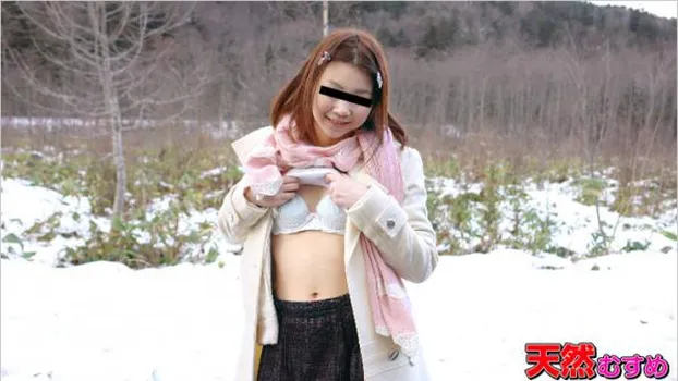 真っ白な雪景色のピンクなアソコ 佐々木愛