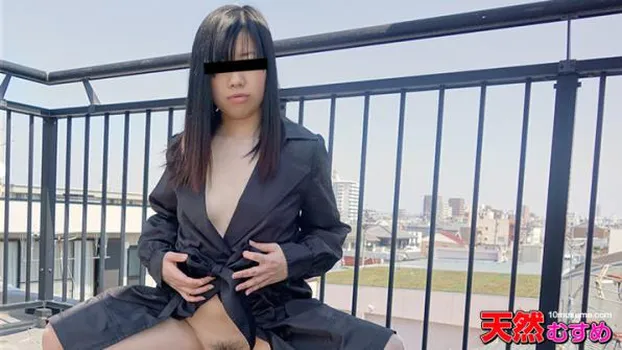 コートの下は素っ裸! 水城えりな