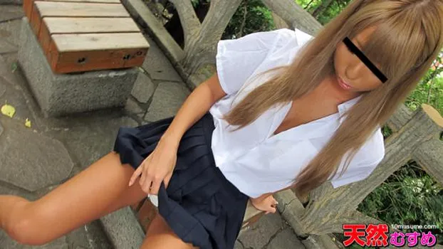 黒ギャルJKルックで露出プレイ おぐりみく