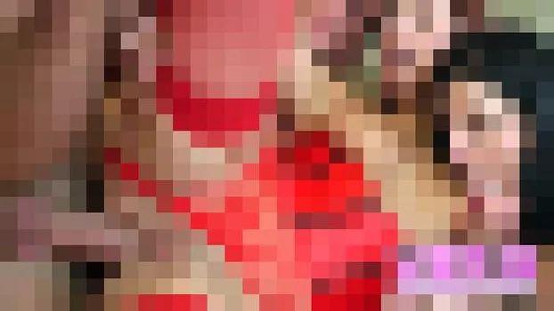 真っ赤なランジェリーから見えるマンコりん！