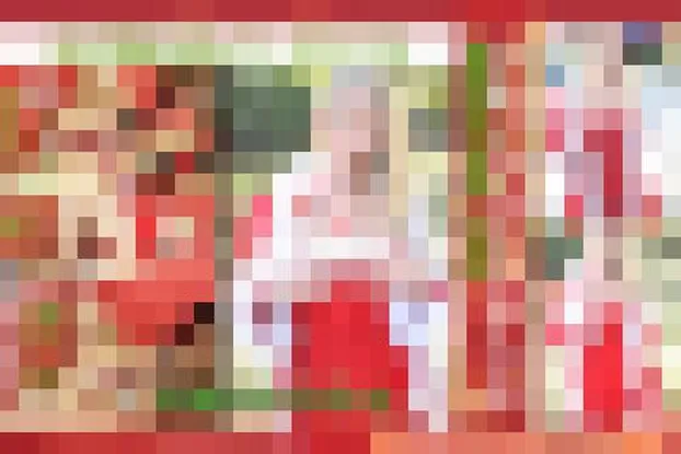 金髪ノーパンサンタがやって来た！日本男児におもちゃで電マで責められる！