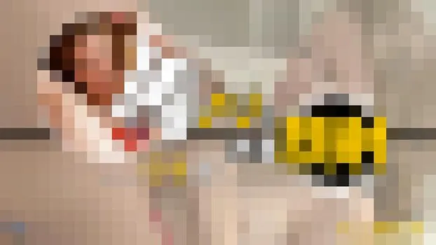 馬ノリで大量顔射 ムチムチロリっ娘コーリーにぶちまける！