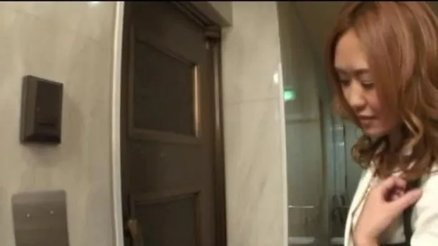 恥辱のプレイにヨガリ狂う美熟女