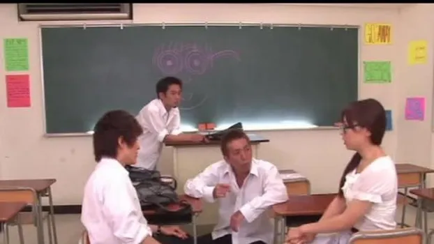 セーラー服を着た奥様