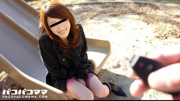 熟女の火遊び飛びっ子装着 〜 綺麗な奥さんが露出に青姦〜