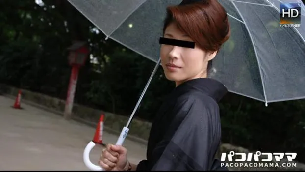 喪服の似合う綺麗な未亡人