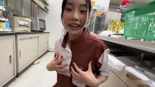 モザイク破壊「憑依バカッター 神木麗 奇跡のクリスマスプレゼント?! デカ乳バイトちゃんのカラダ使って大暴走じゃーいww クリスマスのコンビニで再びエロバカ大炎上スペシャル聖夜のおっぱいま〇こ投稿!2