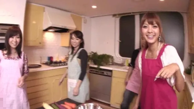 無修正AV流出「ヤレる女の見分け方 料理教室でいやらしく野菜を洗う若妻はヤレる～MOE 哀川りん 宮野ゆかな」前編