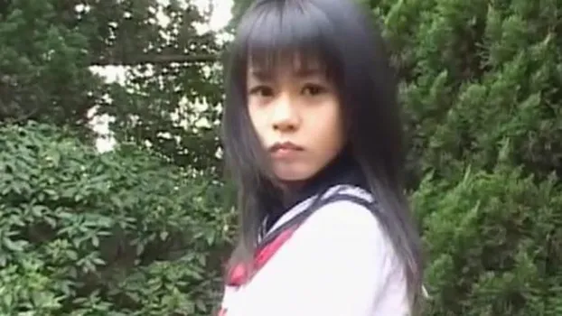 JC級の童顔セーラー服美少女が下着なしのエッチな野外散歩!3P乱交できつきつまんこが痙攣絶頂