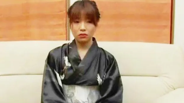 生ハメ中出しで絶頂!潮吹きアクメする白肌和服の女の子が3P乱交でイキまくる