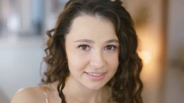 人物不明｜透き通る黒髪白人美女【4K高画質】